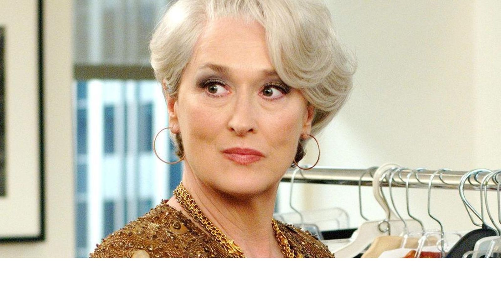 Corte de pelo con flequillo para presumir de canas.