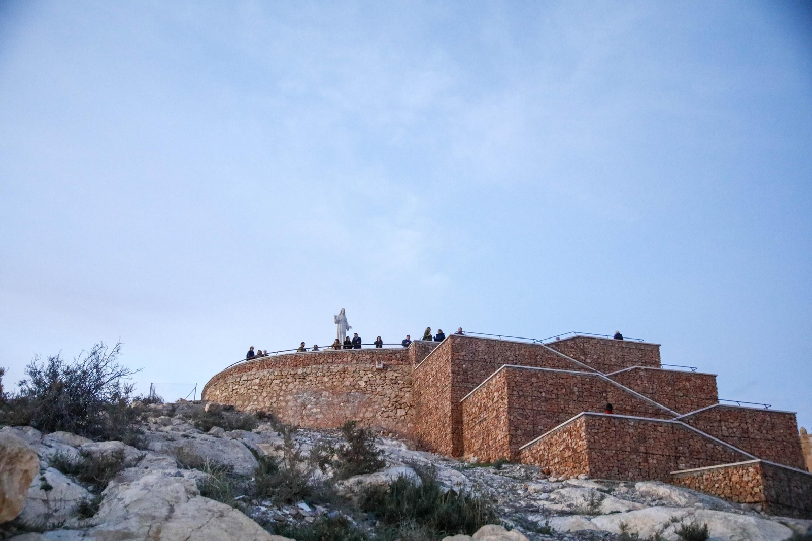 Las mejores imágenes del encendido de luces en el Cerro de San Cristobal de Almería