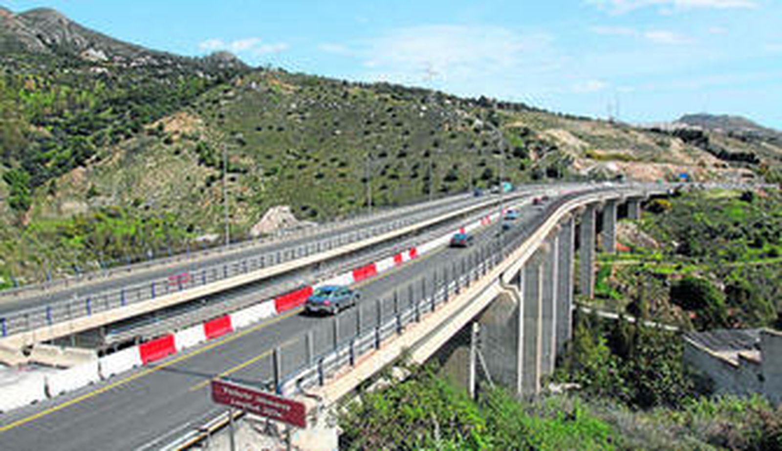 Vera construyó el tercer carril de la Ronda Este, cuyas obras se ralentizaron a causa de los recortes.