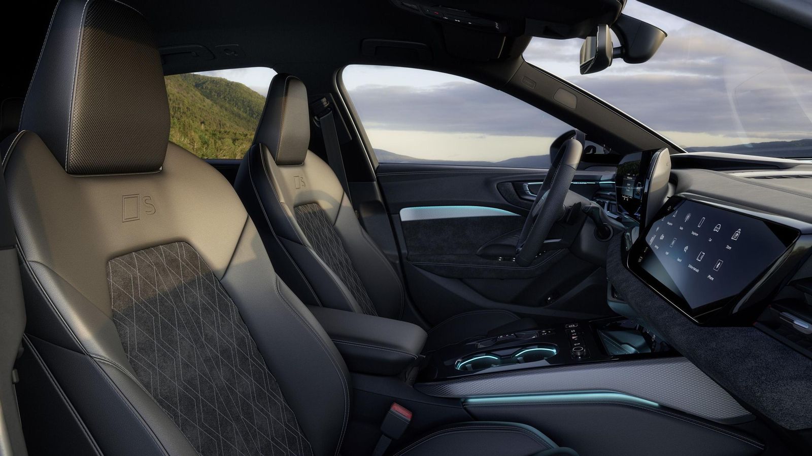 Existe la posibilidad de incorporar diferentes asientos a estos A5, entre ellos unos de marcado apoyo lateral como éstos.