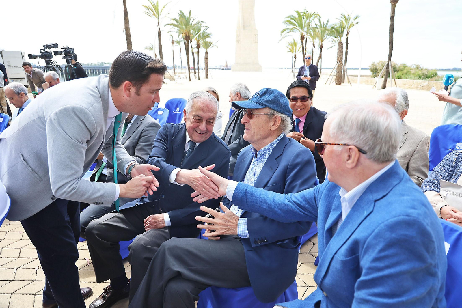 Las imágenes de la inauguración de la escultura a Miss Whitney