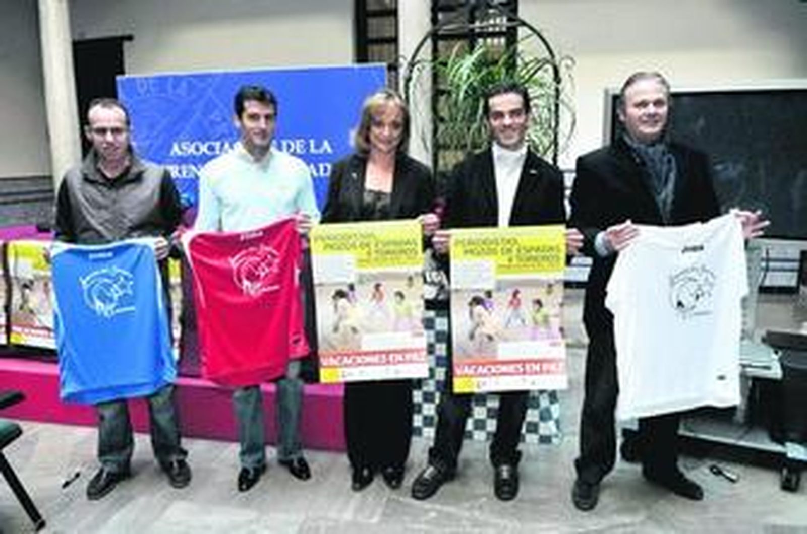 Representantes de los colectivos implicados, durante la presentación.