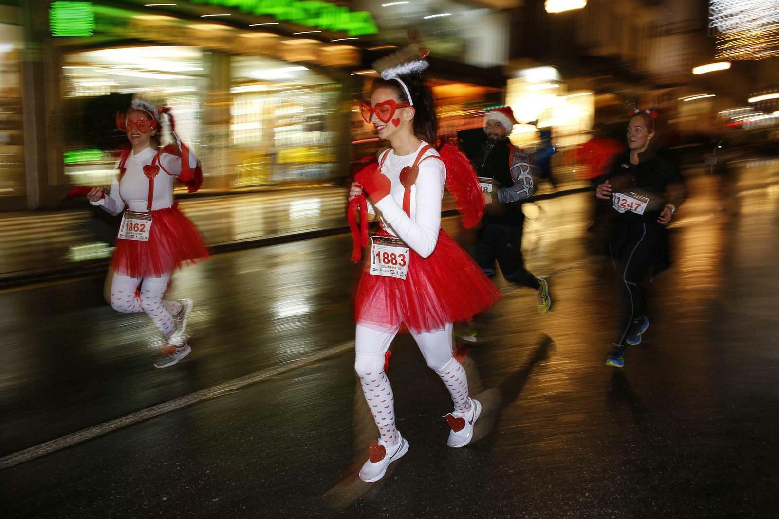 Las imágenes de los mejores disfraces en la Carrera de la Suerte de Granada