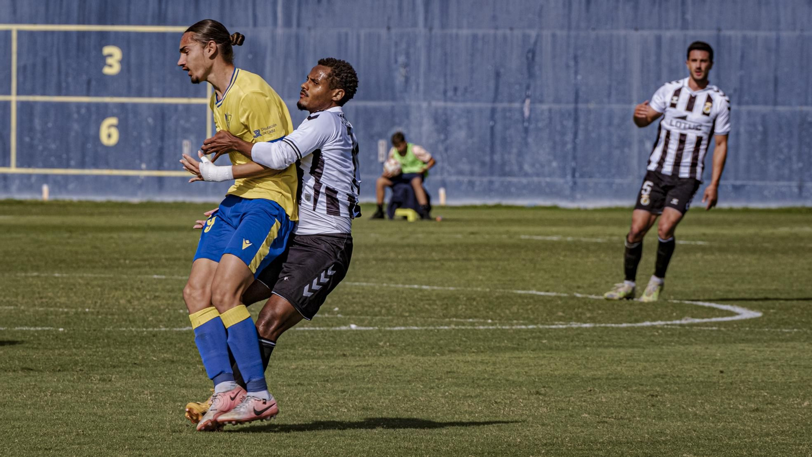 Las imágenes del partido entre Cádiz Mirandilla y La Balona.