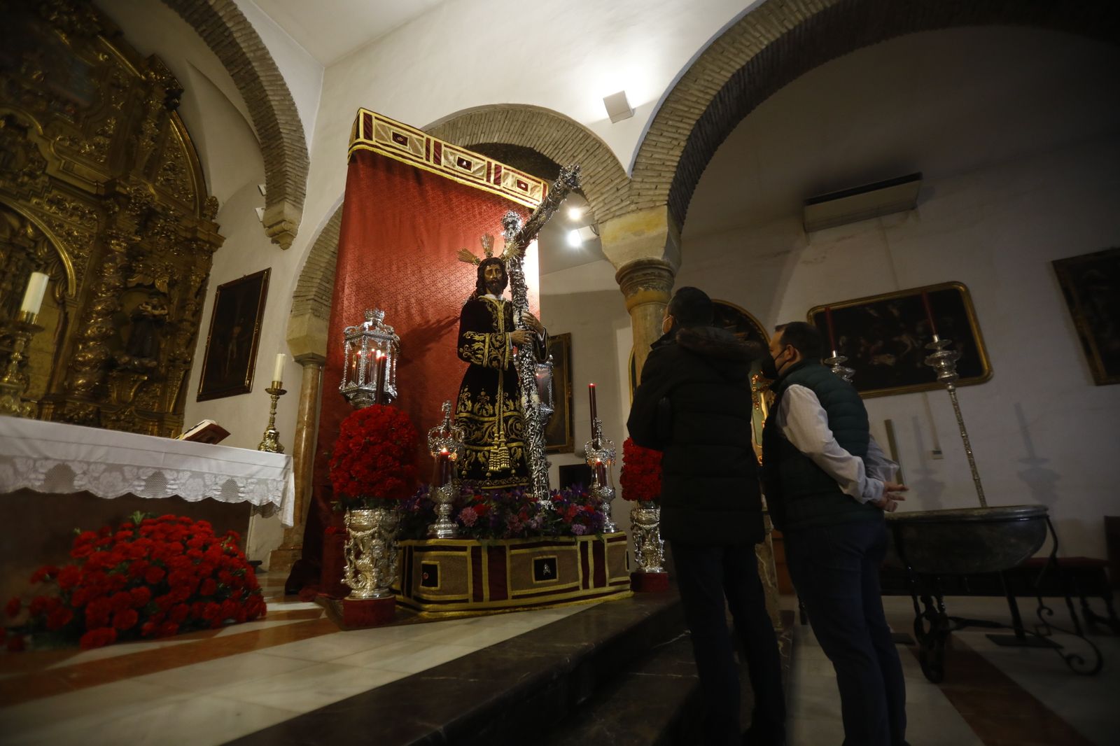 La archicofradía de la Vera-Cruz de Córdoba venera al Señor de los Reyes
