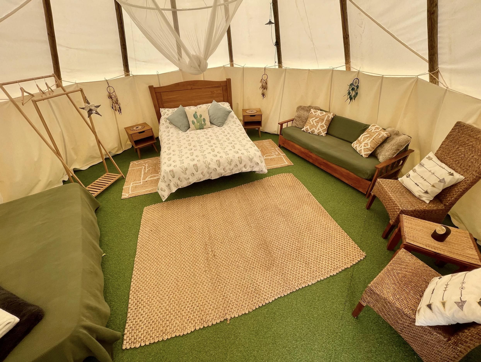 Conoce el camping en el que te puedes hospedar en casas tipis