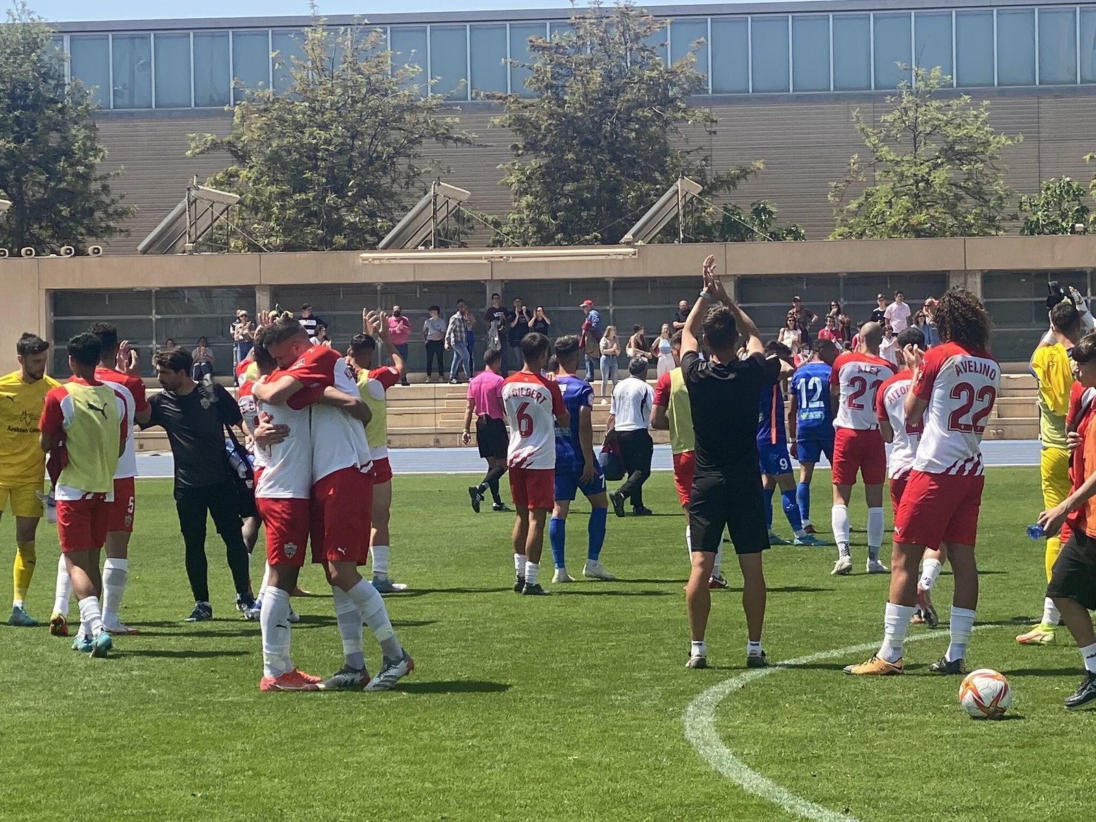 Los futbolistas del filial, en su último patido en casa de esta temporada.