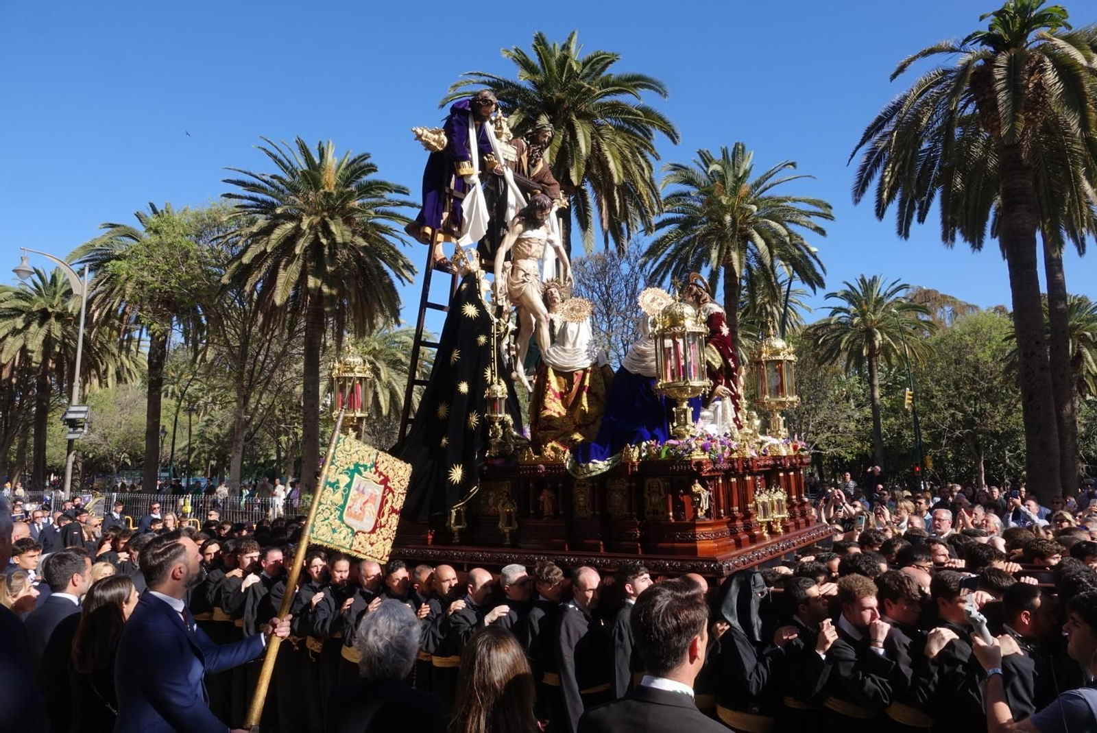 Las fotos de Descendimiento en el Viernes Santo de Málaga Las fotos de Descendimiento en el Viernes Santo de Málaga