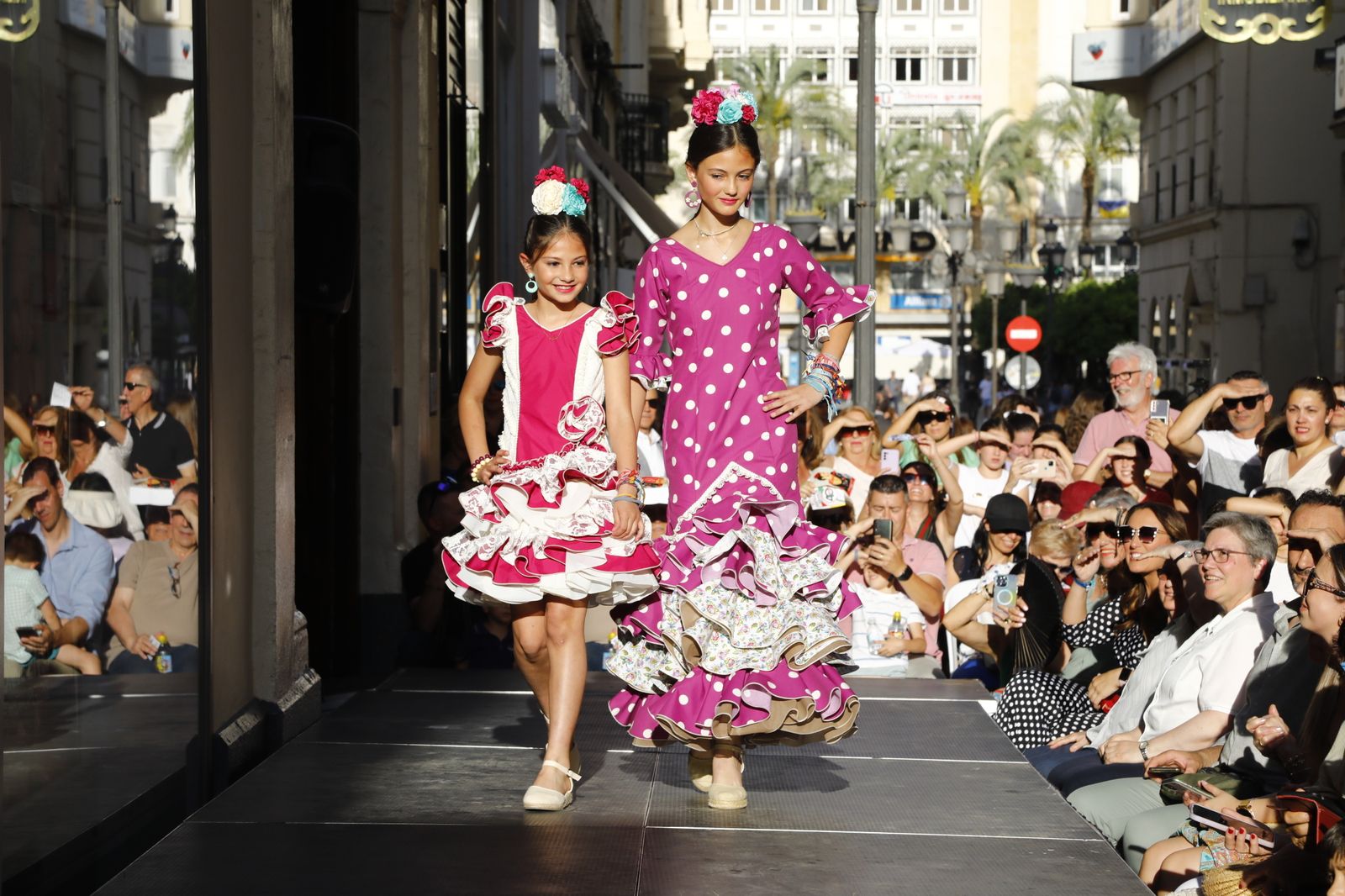 Las flamencas más solidarias toman el centro de Córdoba, en fotos