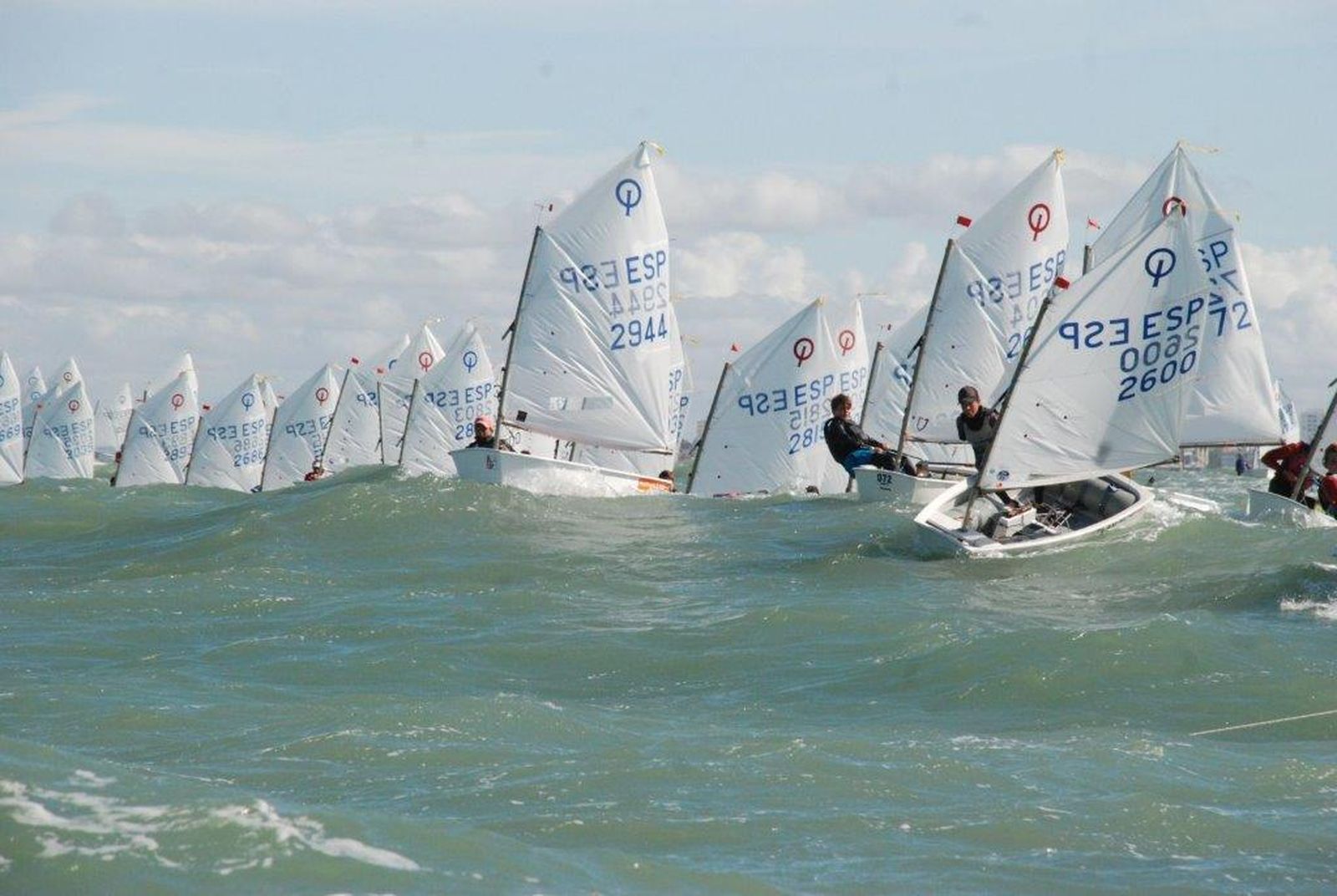 Imágenes de la tercera y última jornada del III Trofeo de la Hispanidad de Óptimist en la Bahía de Cádiz