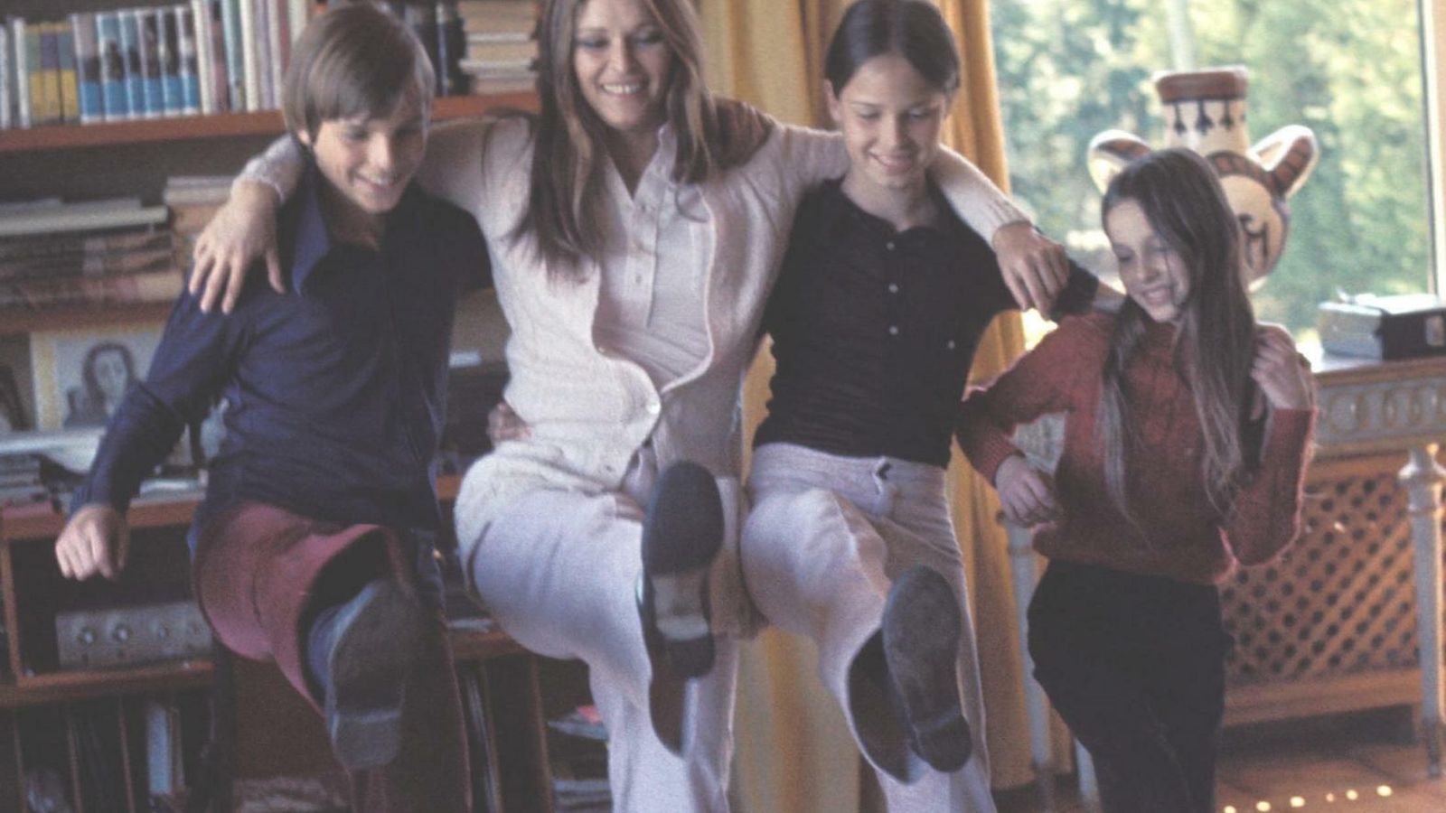 La actriz, con sus tres hijos: Miguel, Paola y Lucía, a finales de los 70.