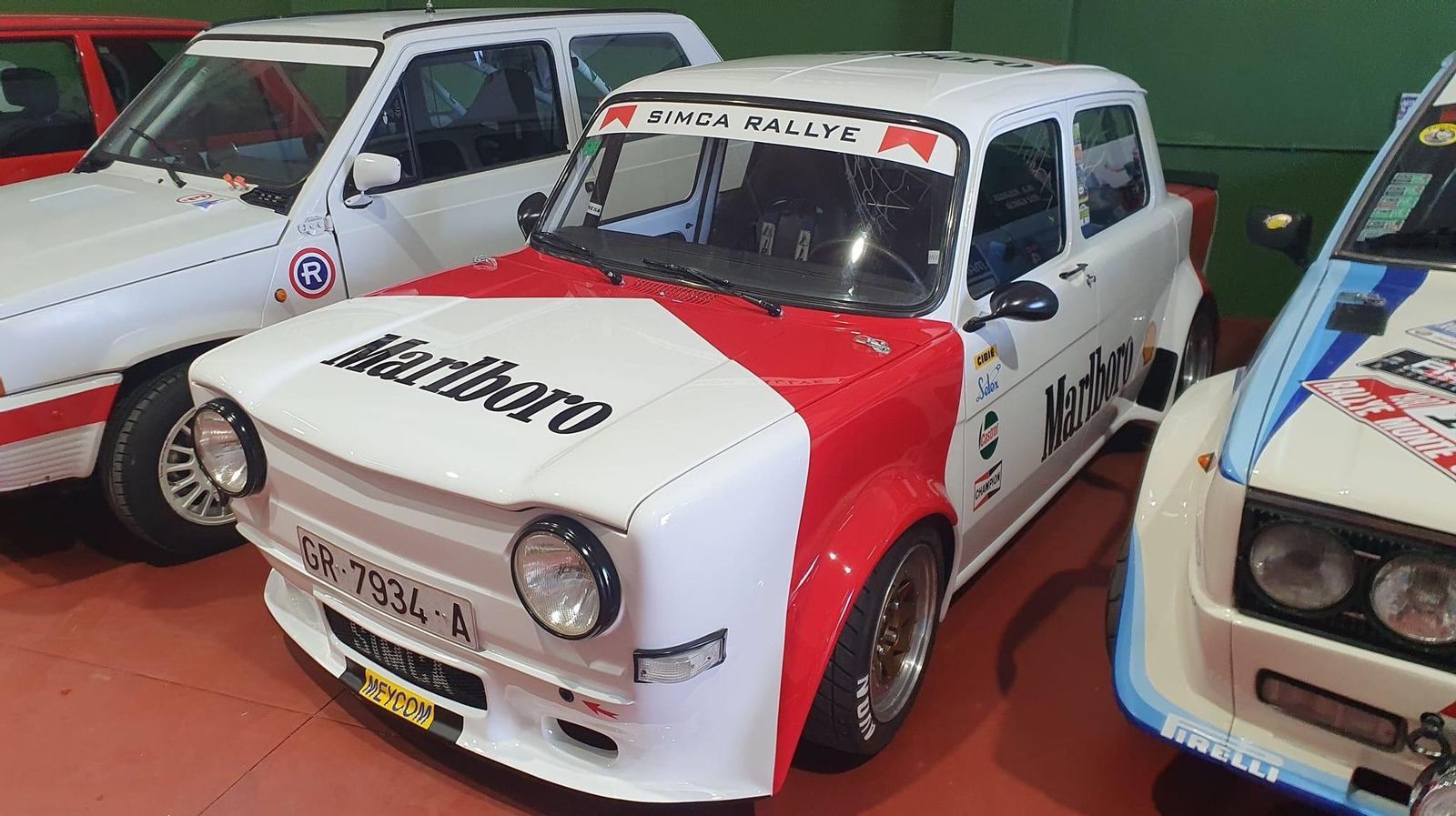 Los coches deportivos como este Simca Rallye también tienen su espacio en la muestra.