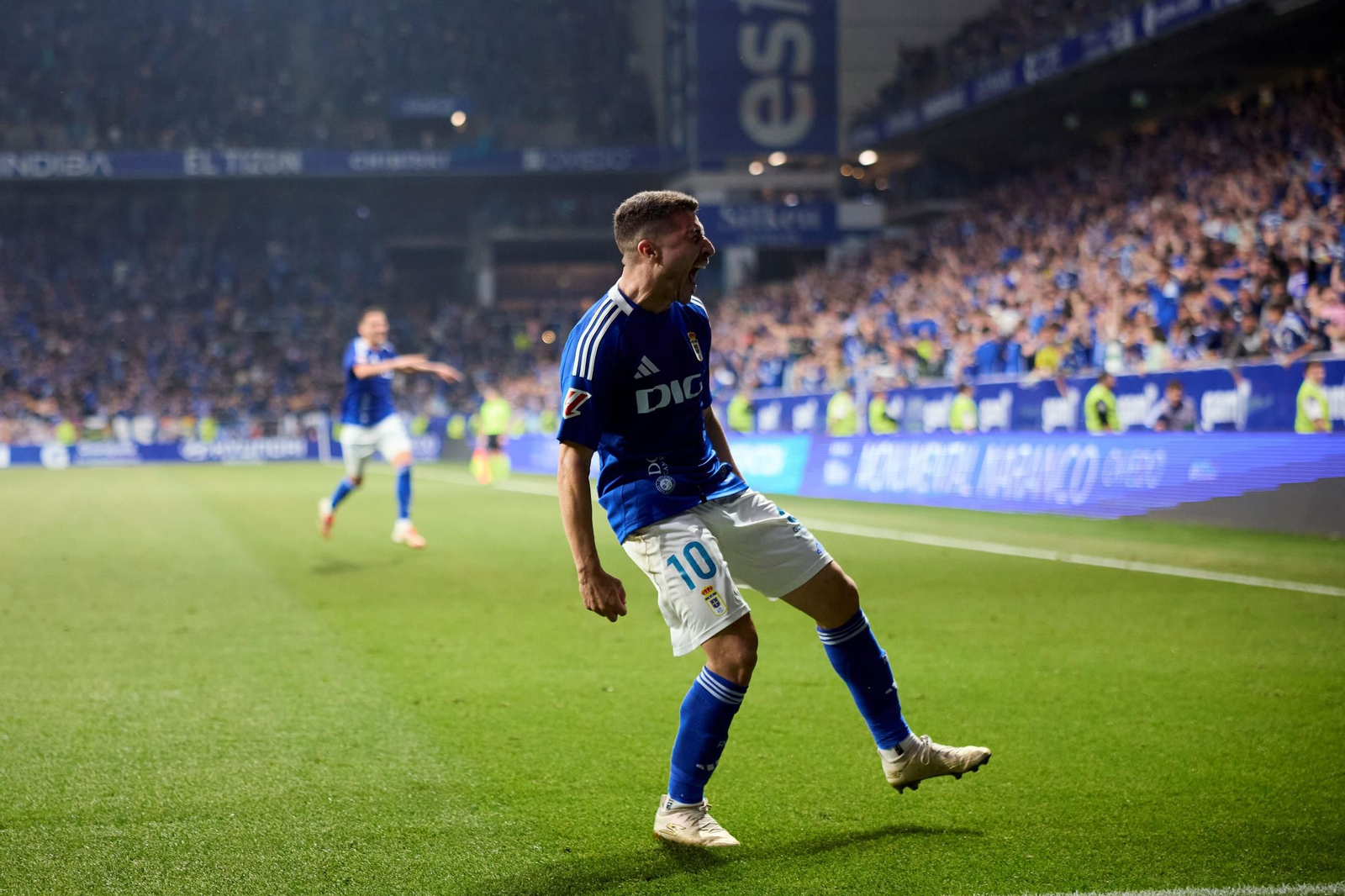 Las fotos del ascenso del Oviedo ante el Mirandés