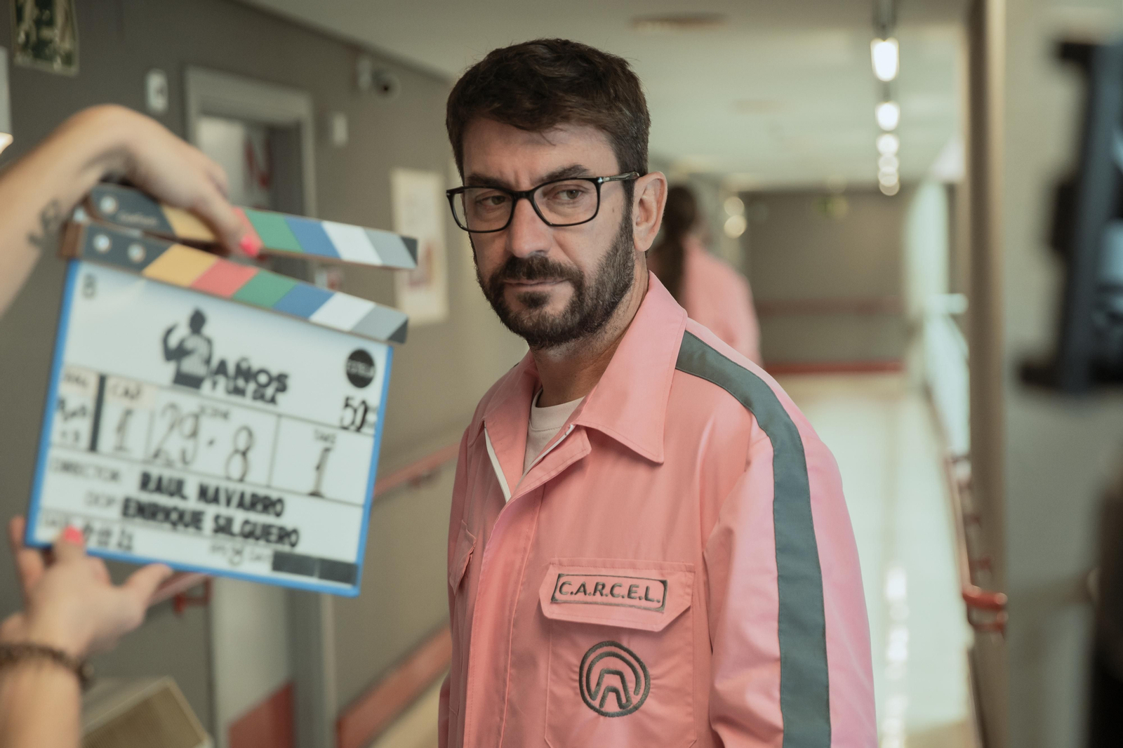 Arturo Valls interpreta a un presentador de éxito que acaba en prisión con una condena de dos años y un día.