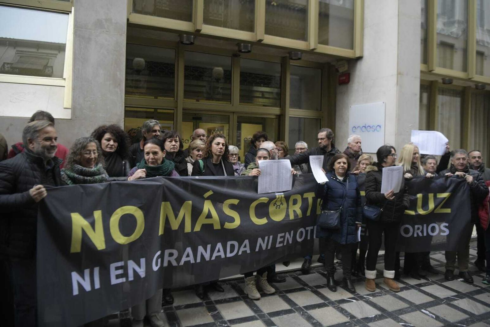 Los vecinos han registrado este martes 113 incidencias en noviembre ante Endesa.