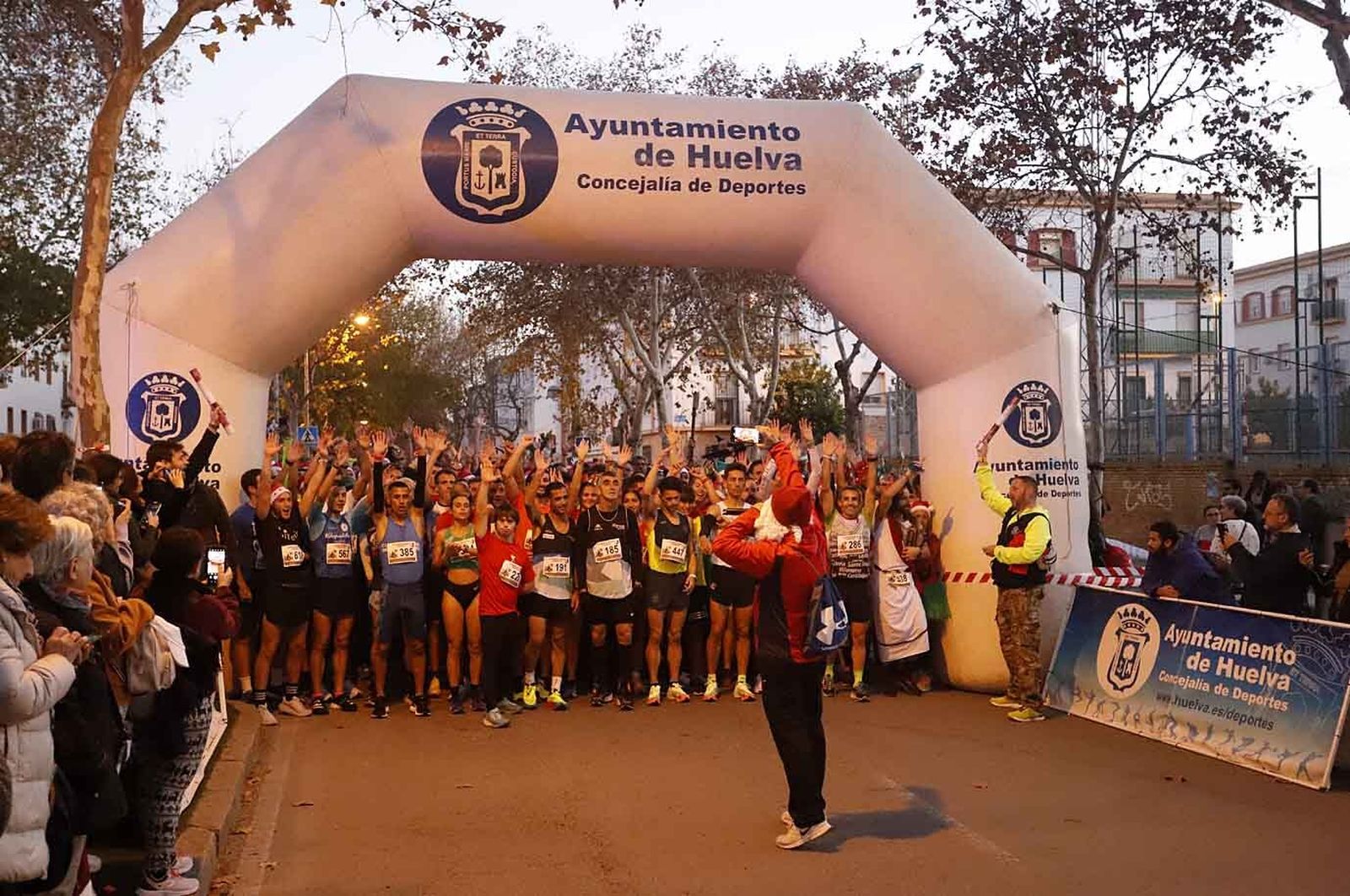 Imágenes de la carrera de San Silvestre en Huelva