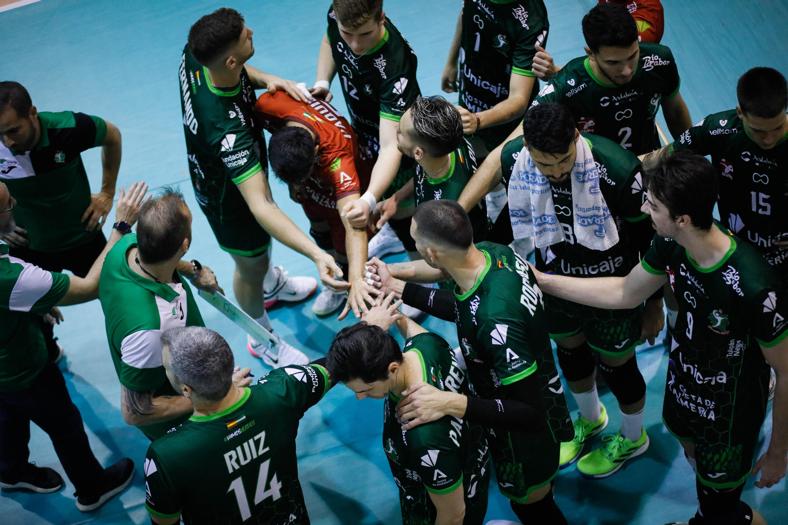 Imágenes del Unicaja Almería frente al conjunto valenciano de voleibol