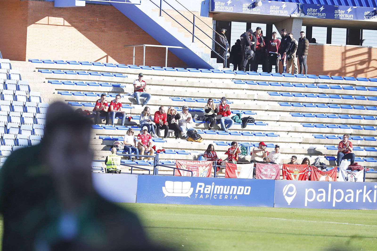 Imágenes del ambiente en el encuentro entre el Recreativo de Huelva y el Real Murcia