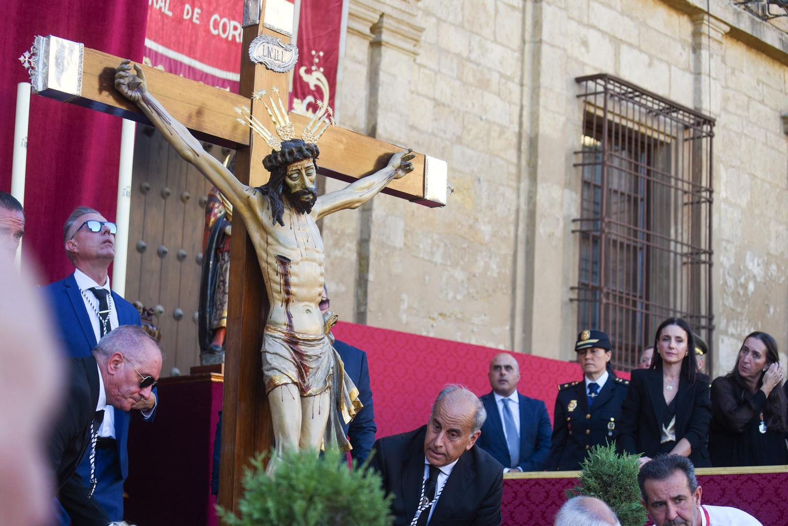 La llegada del Cristo de San Álvaro al Magno Vía Crucis