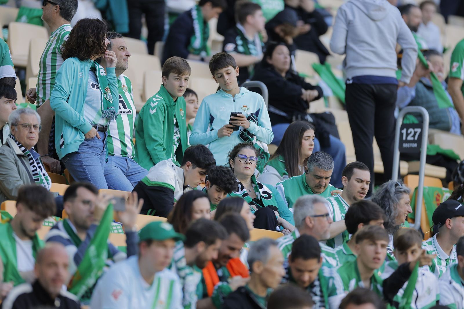 Búscate en las fotos del Betis - Sevilla