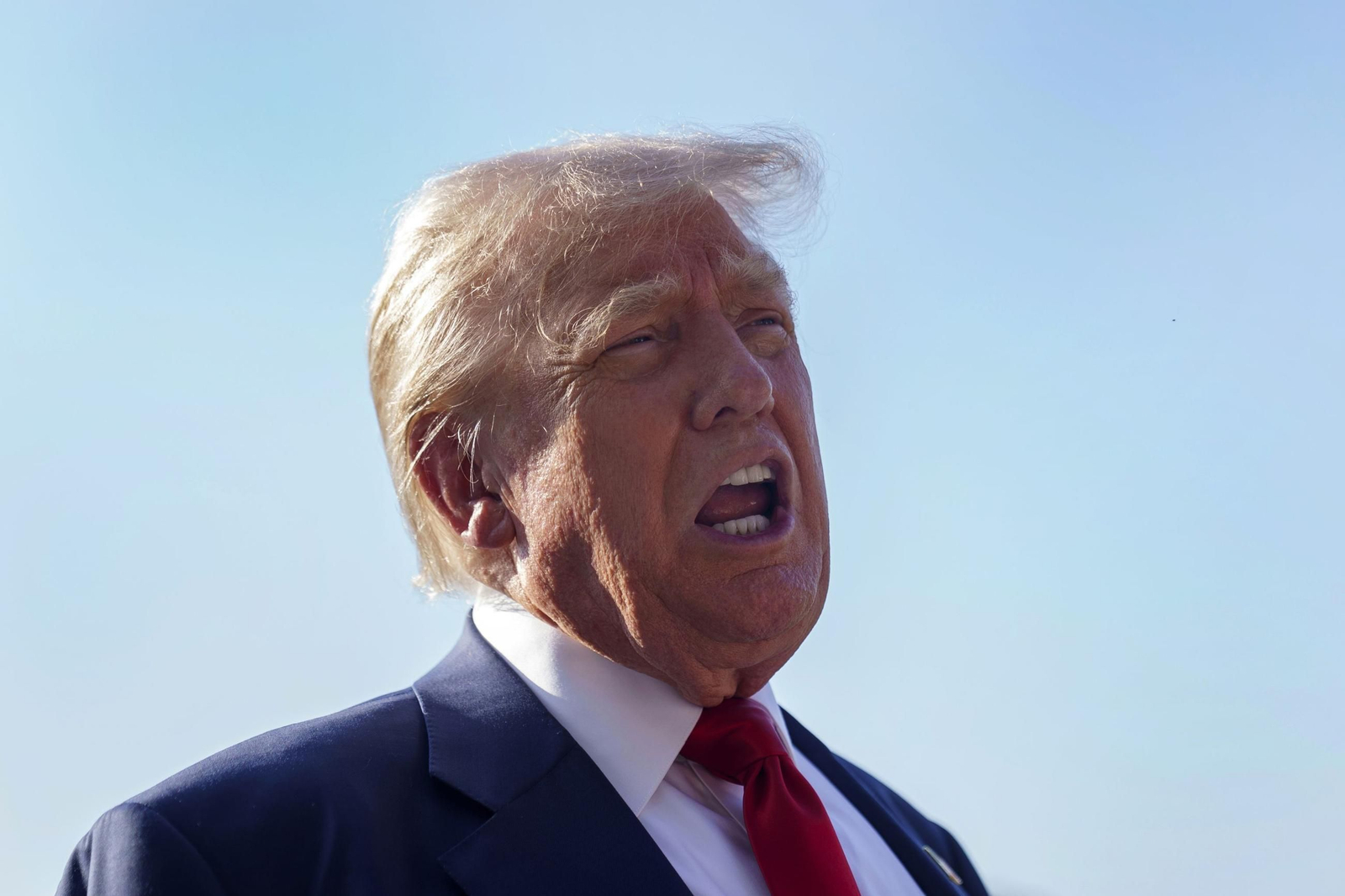Trump ordena desplegar dos submarinos nucleares cerca de Rusia.