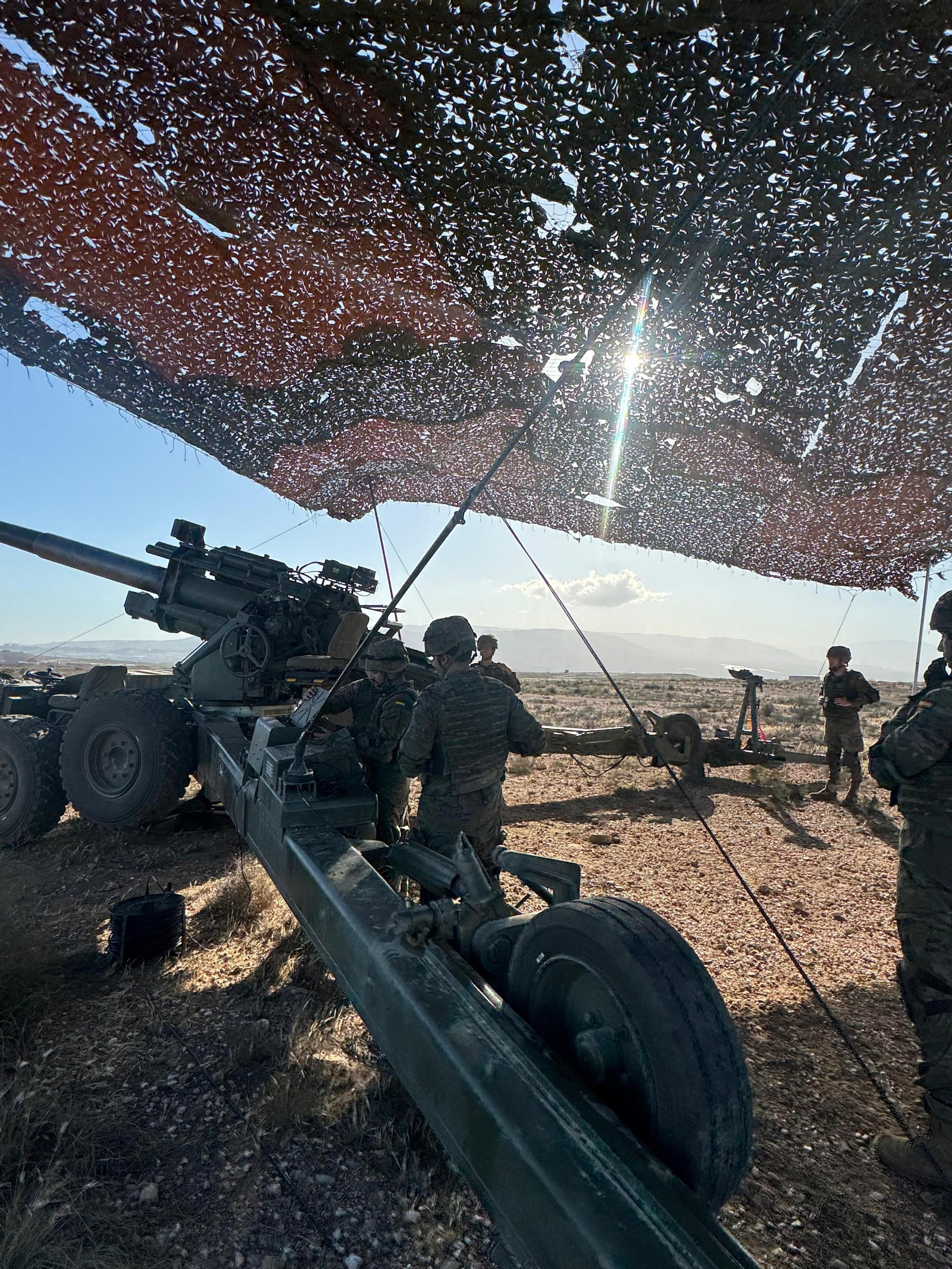 Así se despliegan los obuses en la costa de Almería para defender la soberanía nacional