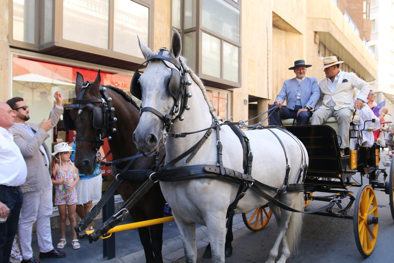 Las imágenes del paseo de caballos y carruajes en la Feria de Almería 2023