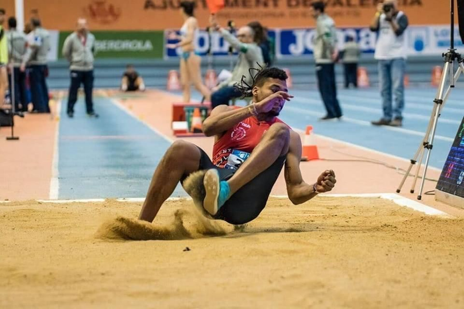Alejandro Matantu, oro en la categoría de triple salto.