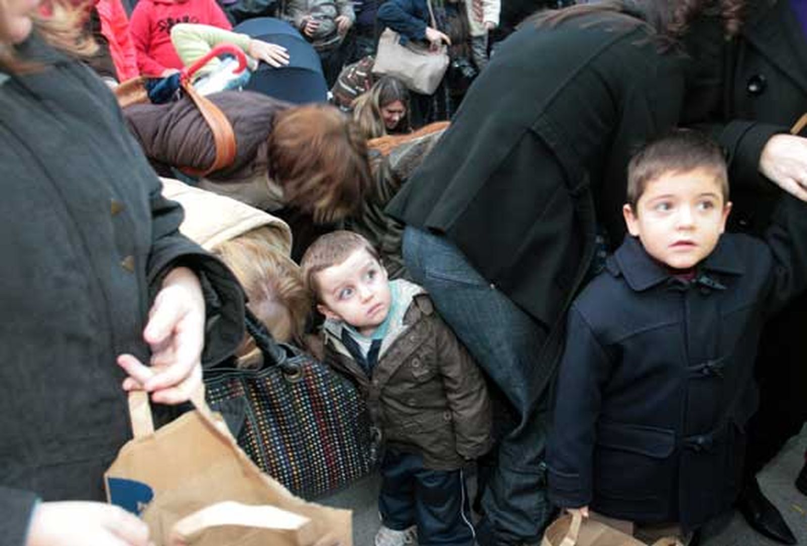 Niños y mayores disfrutaron de una tarde de ilusión que presagiaba la llegada de una noche mágica

Foto: Elias Pimentel