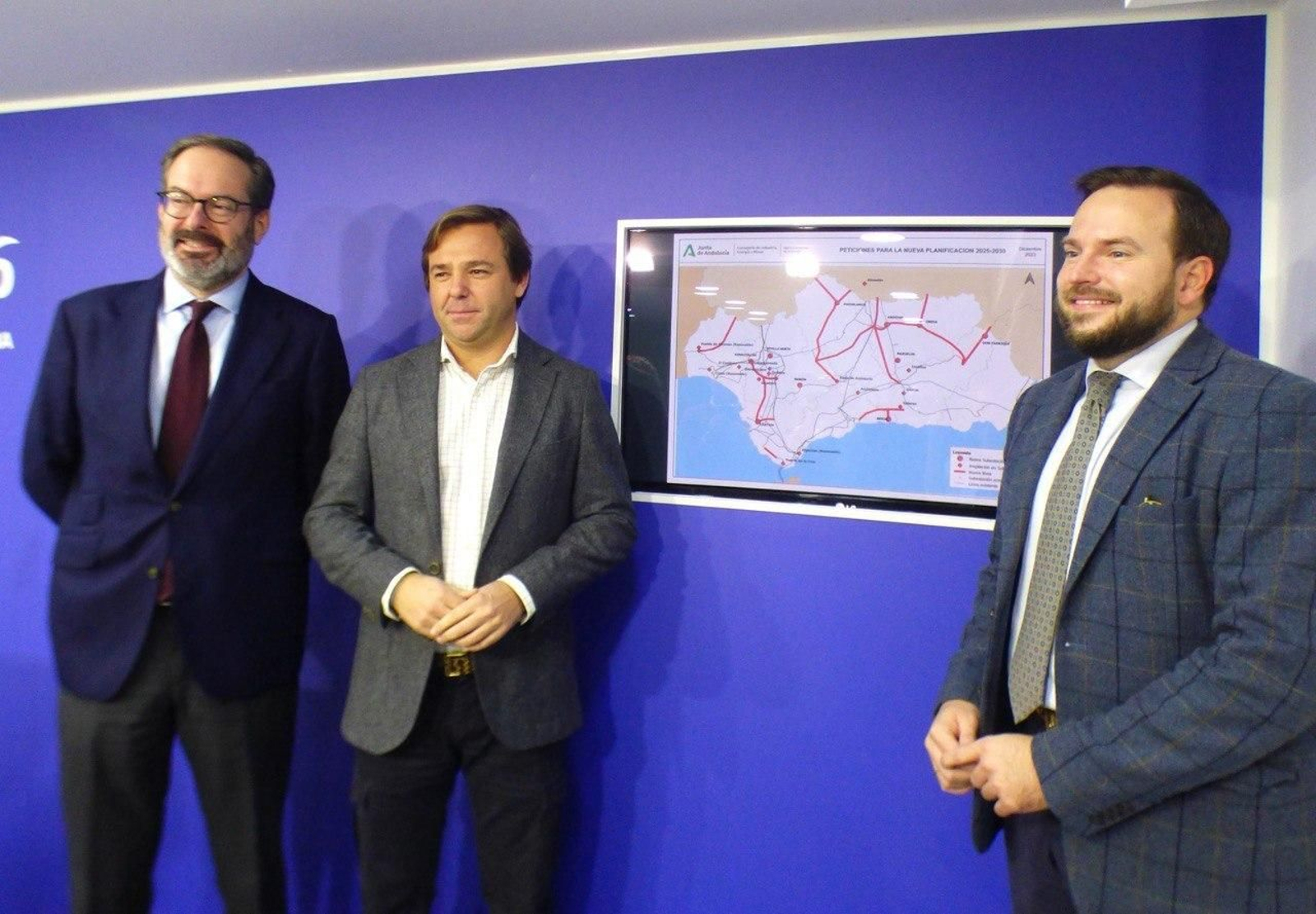 Adolfo Molina, Antonio Repullo y Agustín López, en la sede del PP de Córdoba.