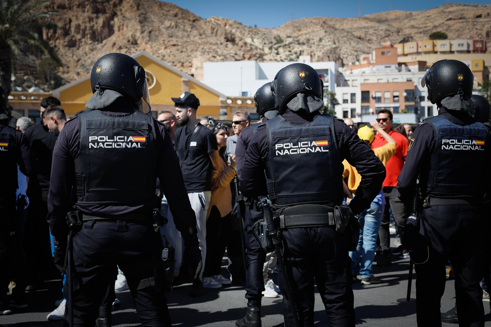 Los agricultores colapsan el puerto de Almería