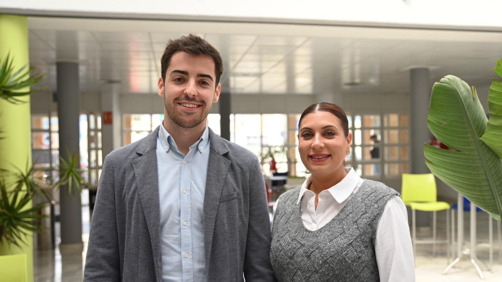 El coordinador del IAJ, Diego Martínez, y la concejal Lorena Nieto.