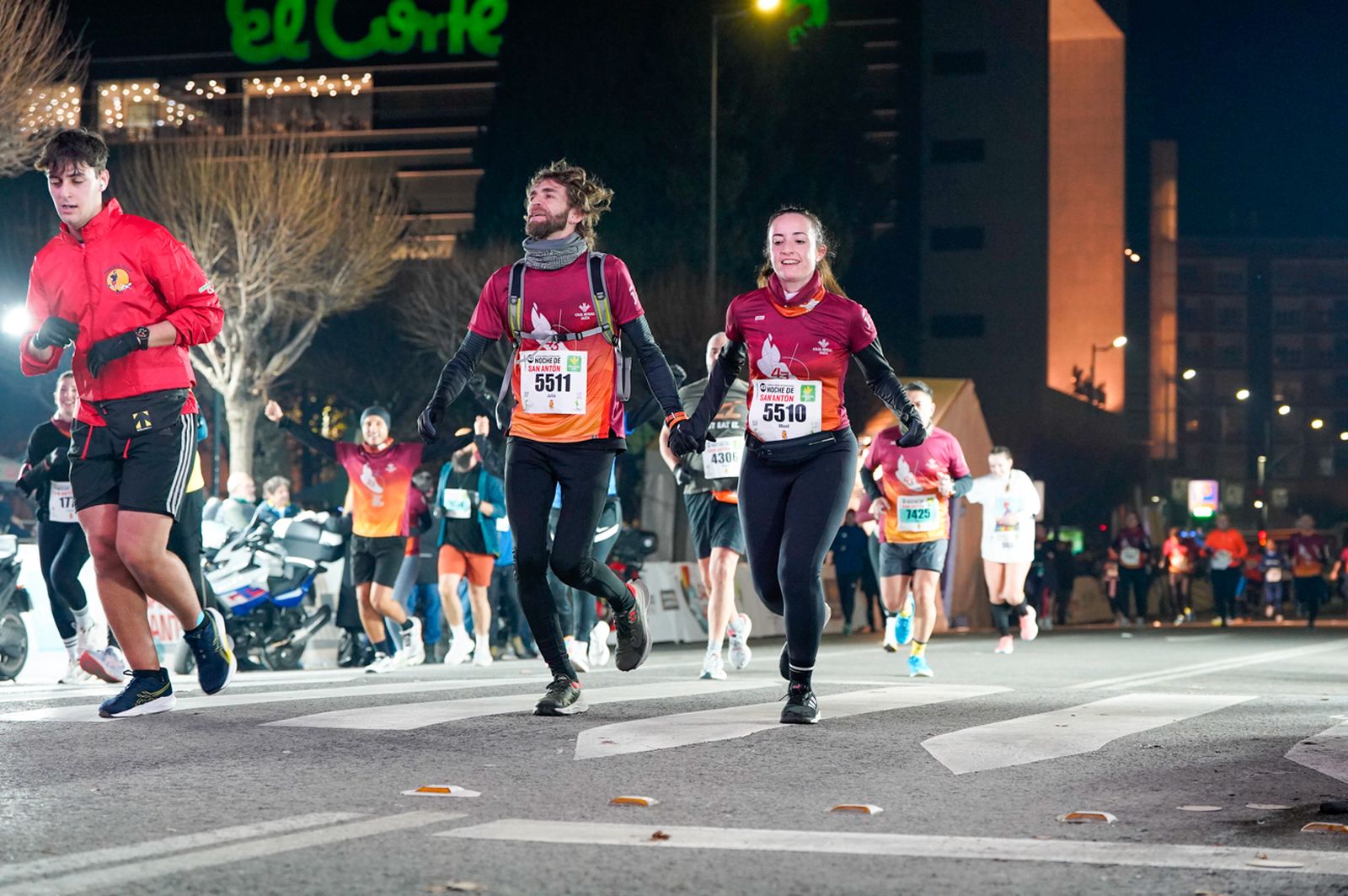 En imágenes: búscate en tu llegada a meta de la Carrera de San Antón 2026 (4)