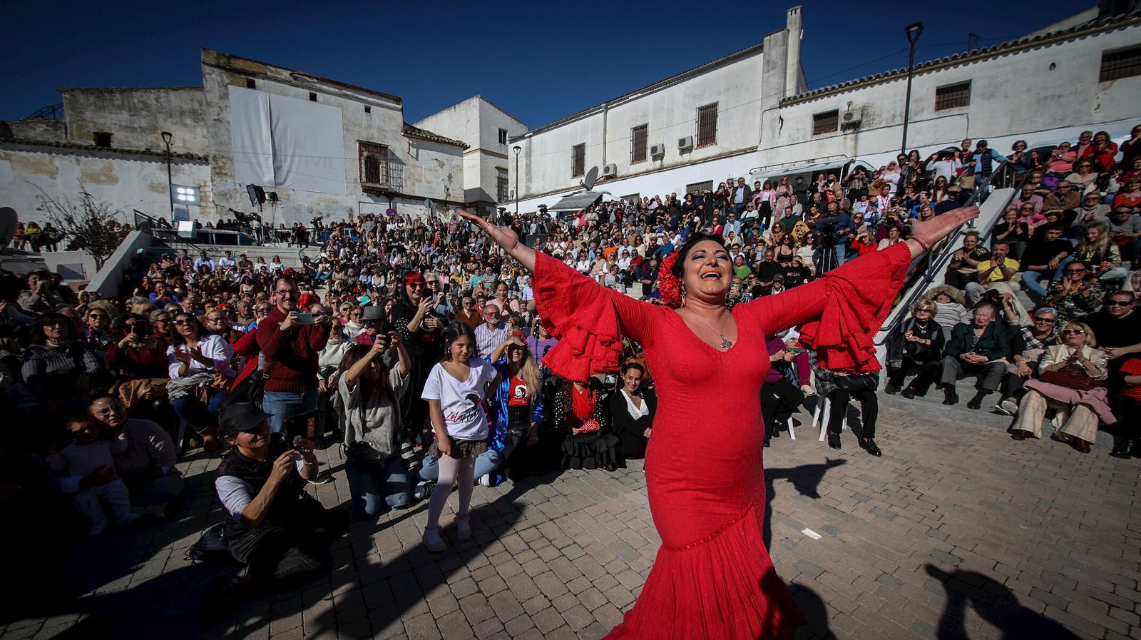 Macarena de Jerez, durante su actuación, ayer en la plaza Belén.