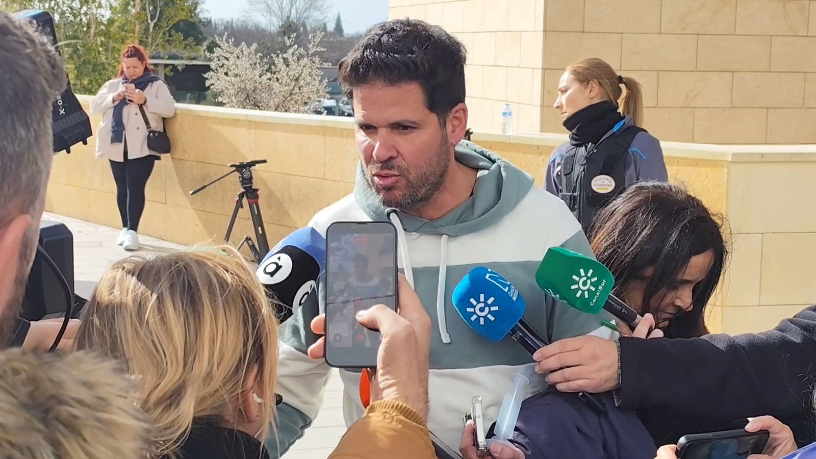 Atención a los padres de la niña y niño dados de alta