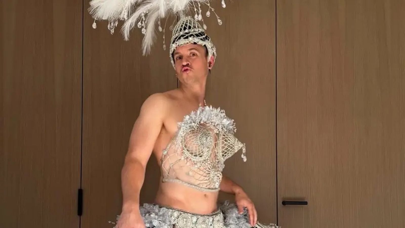 Dabiz Muñoz con el vestido de las campanadas de 2025