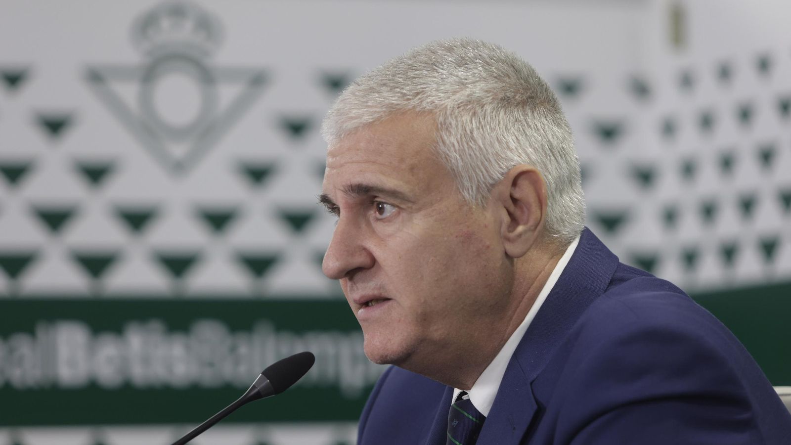Antonio Cordón, en una comparecencia pública en su etapa en el Betis. Antonio Cordón, en una comparecencia pública en su etapa en el Betis.