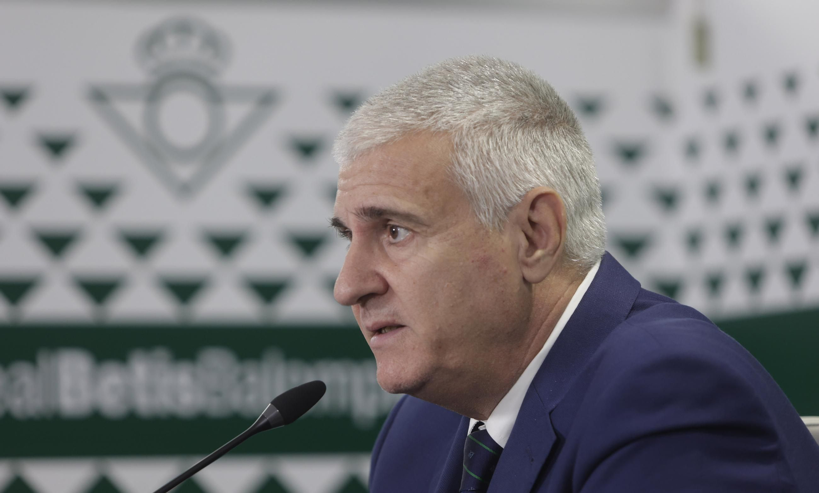 Antonio Cordón, en una comparecencia pública en su etapa en el Betis. Antonio Cordón, en una comparecencia pública en su etapa en el Betis.