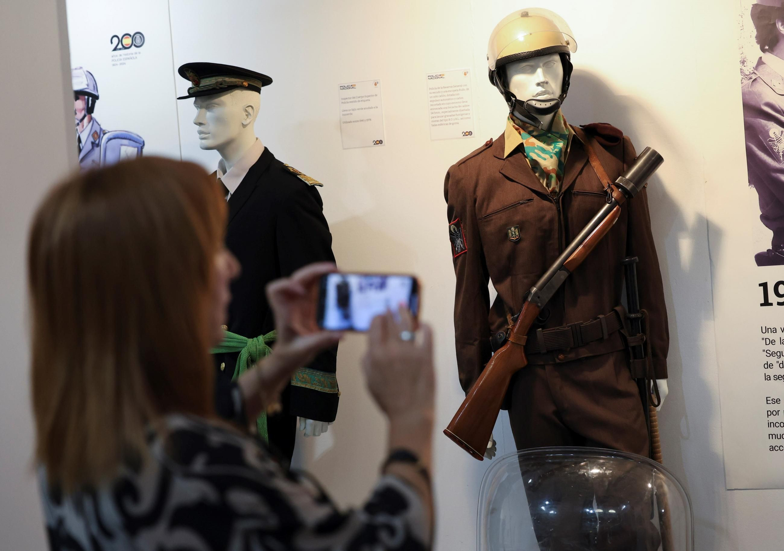 Una exposición recuerda los 200 años de historia de la Policía Nacional (fotos)