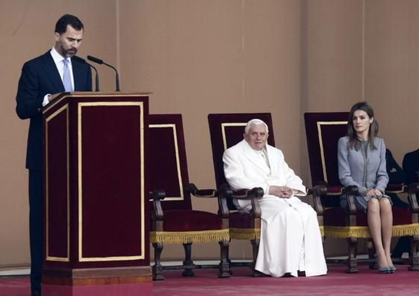 El papa Benedicto XVI realizó su primera parada en España en Santiago de Compostela. 

Foto: EFE
