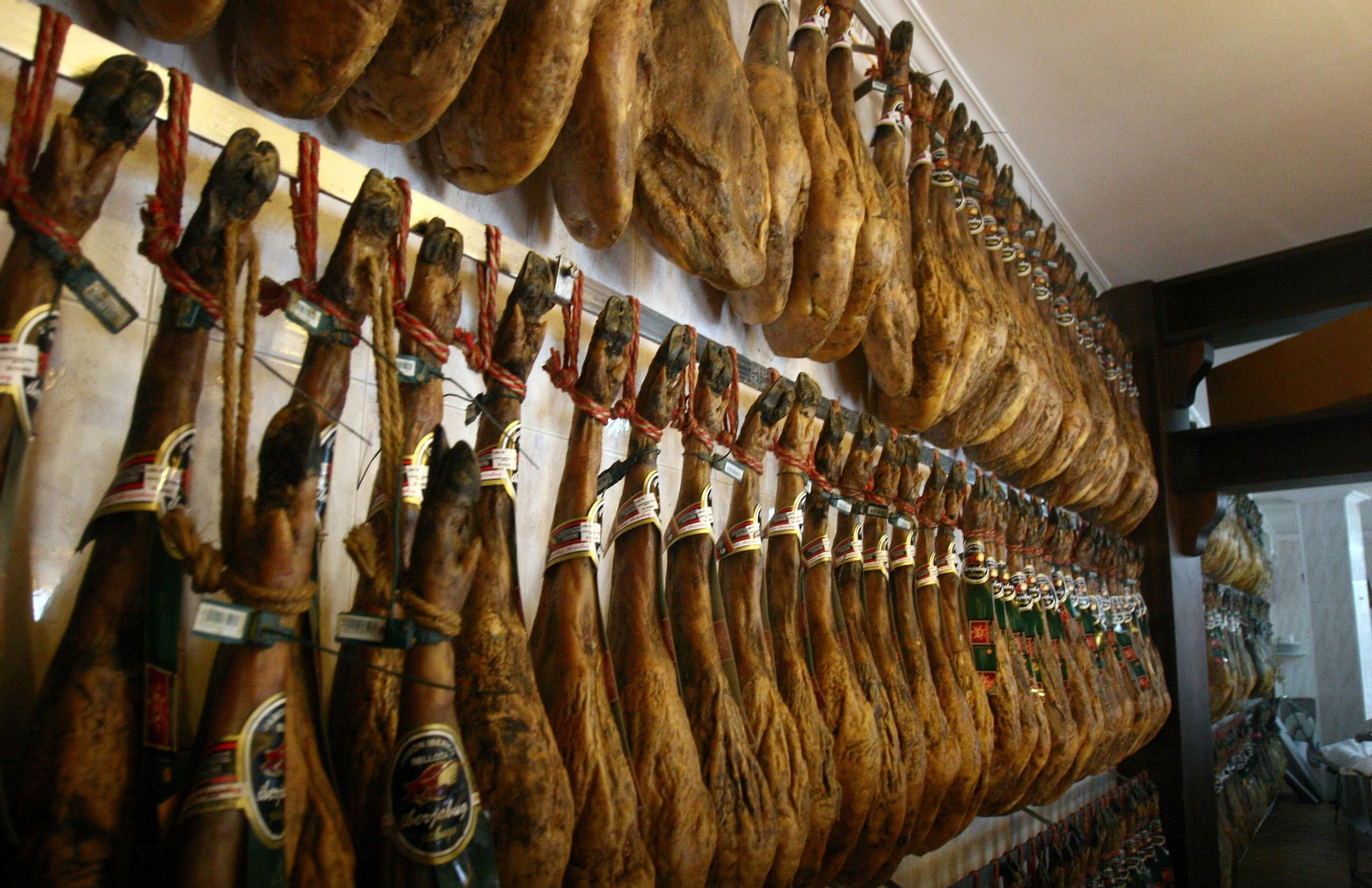 Jamones en Jabugo.