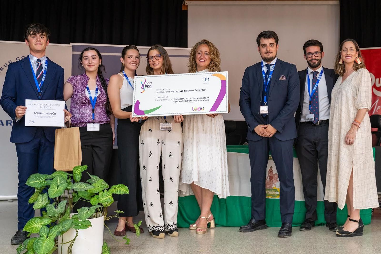 Ganadores del primer torneo nacional de debate Dicentis en el colegio Arboleda
