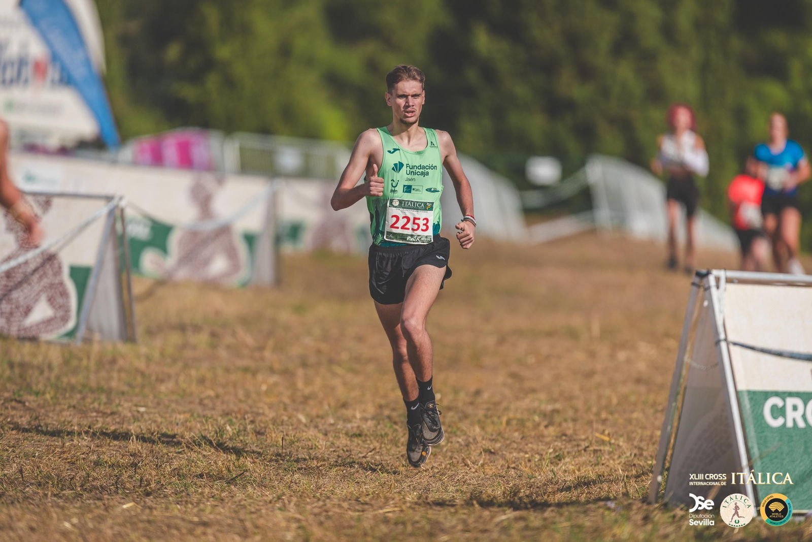 Búscate en las fotos del Cross de Itálica 2025 | 3