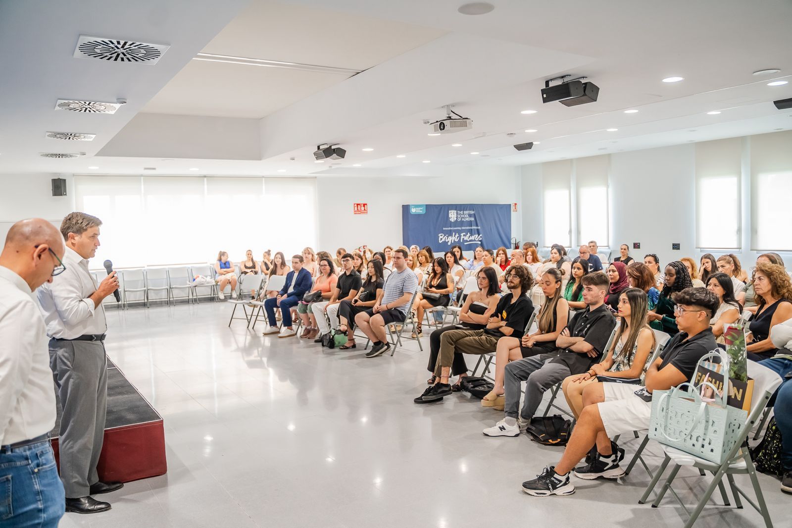 Roquetas de Mar impulsa el empleo joven con el programa "Activa-T".