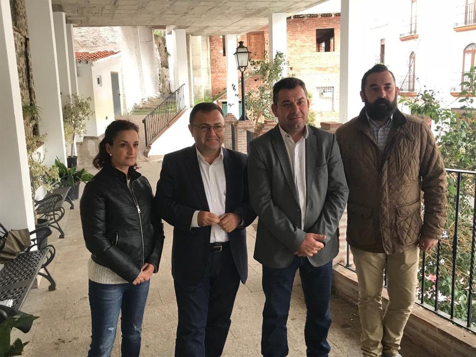 Salvador Fernández Marín (el segundo por la izquierda) en un acto público este mismo lunes.