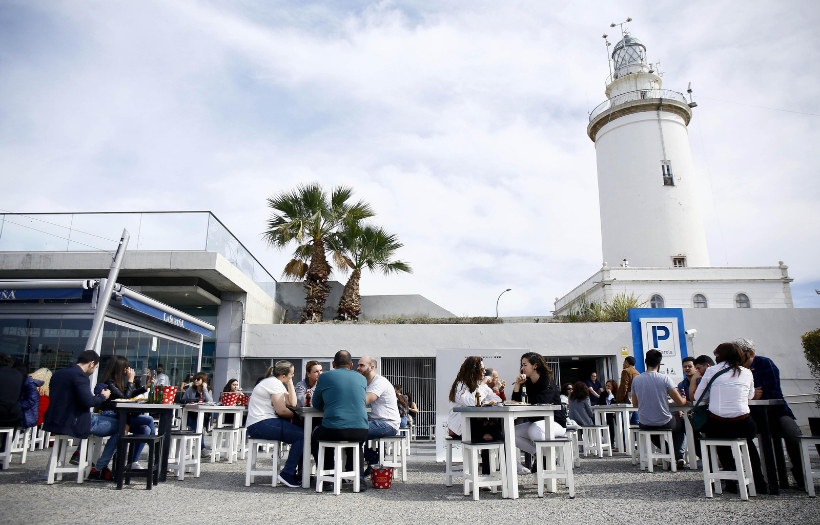 Las fotos de Málaga capital en la reapertura de bares y comercio no esencial