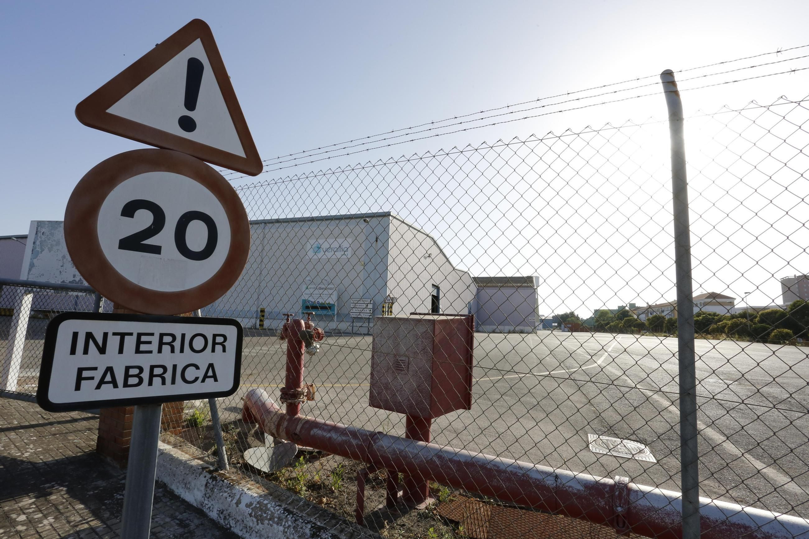 Imagen del acceso a las instalaciones de Saint Gobain  en Jerez