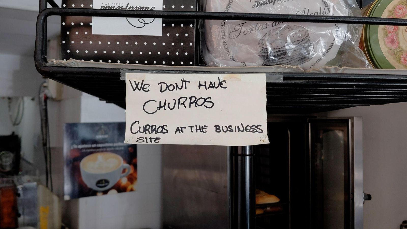En Curros se han visto obligados a poner un cartel aclarando que no venden churros