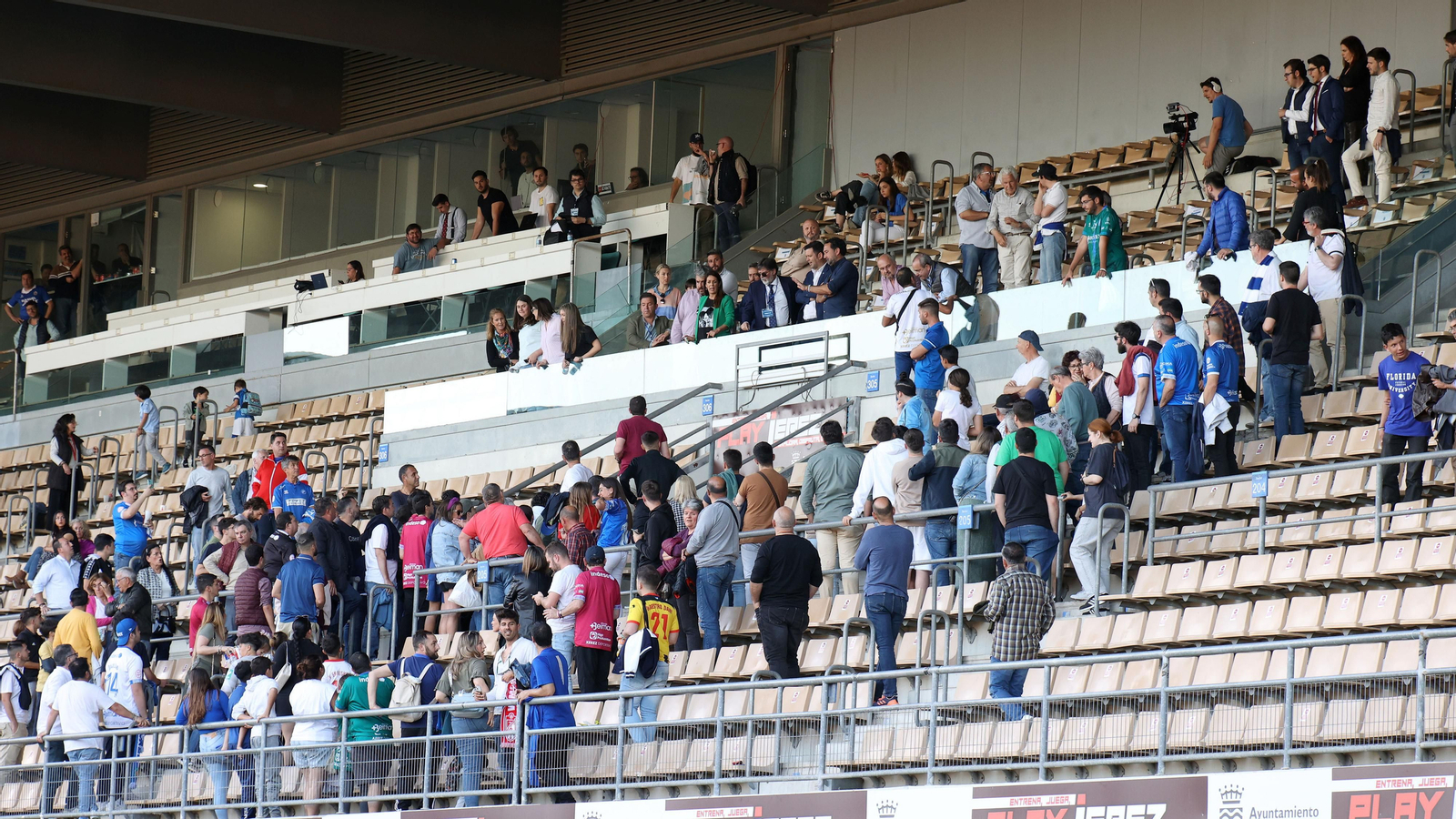 Bronca y tensión al final del Xerez DFC-Recreativo Granada