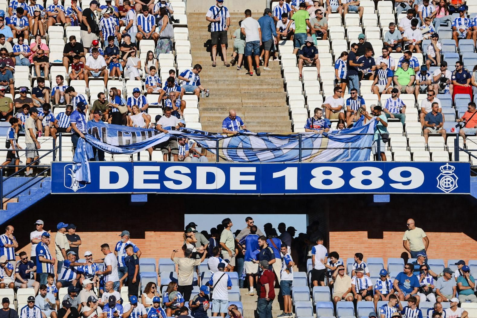 Búscate en las gradas del Nuevo Colombino durante el Recre-Puente Genil